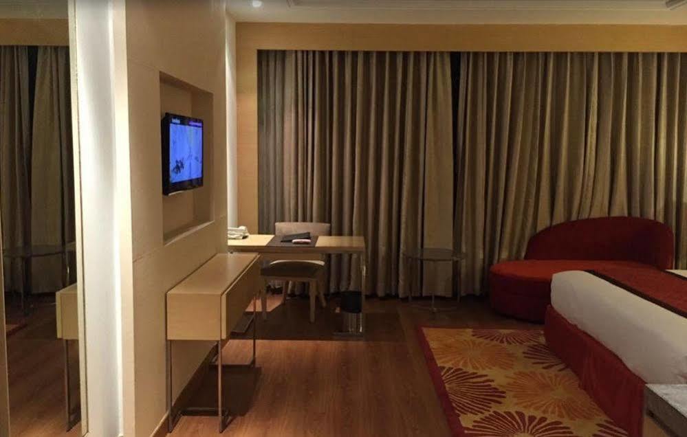 Country Inn & Suites By Radisson, Meerut Exterior foto